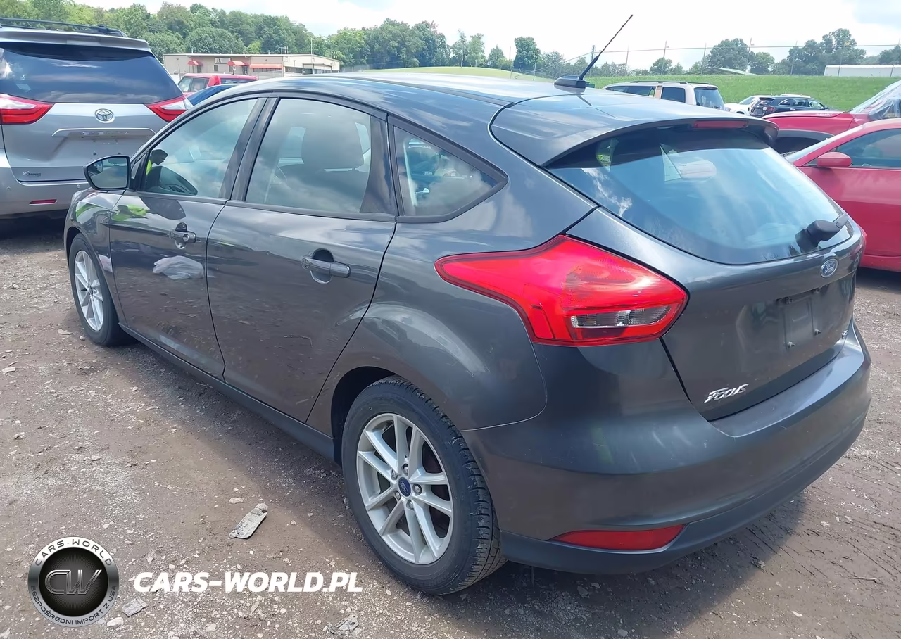 2018 Ford Focus Se VIN:1FADP3K21JL280059 - 3