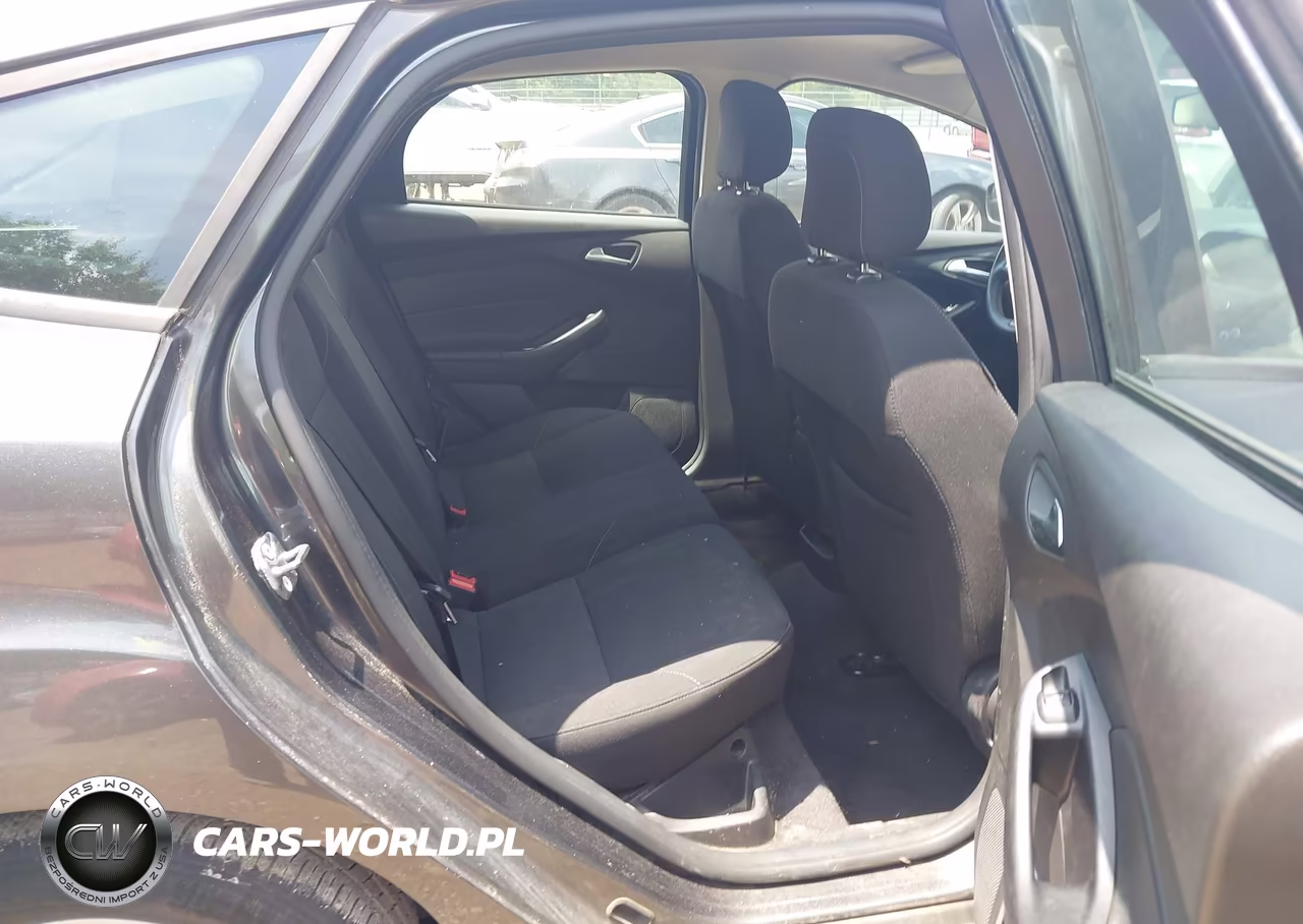 2018 Ford Focus Se VIN:1FADP3K21JL280059 - 8