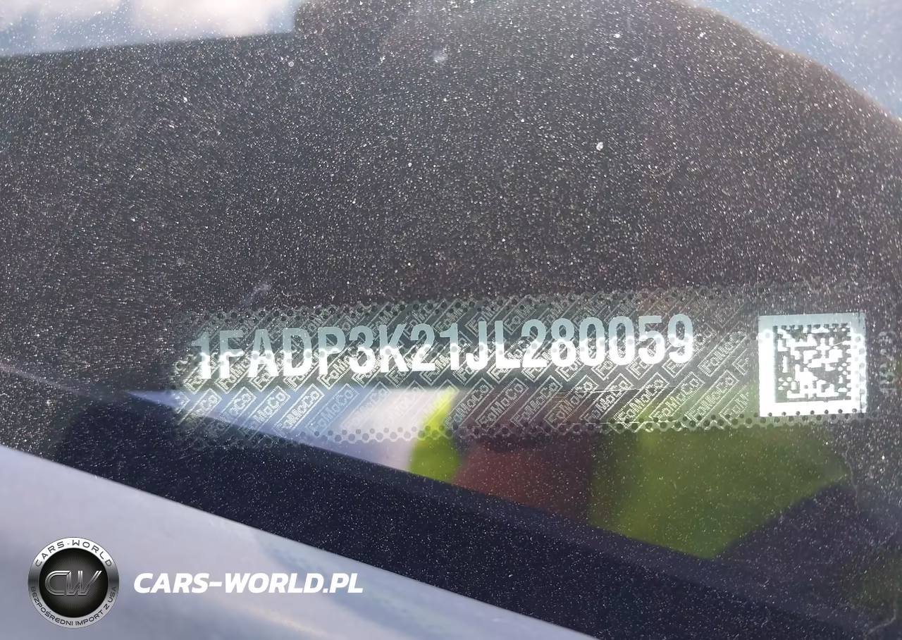 2018 Ford Focus Se VIN:1FADP3K21JL280059 - 9