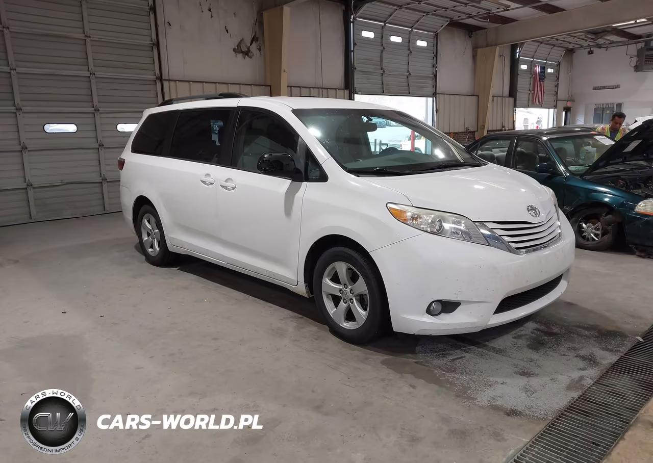 2017 Toyota Sienna Le 8 Passenger
