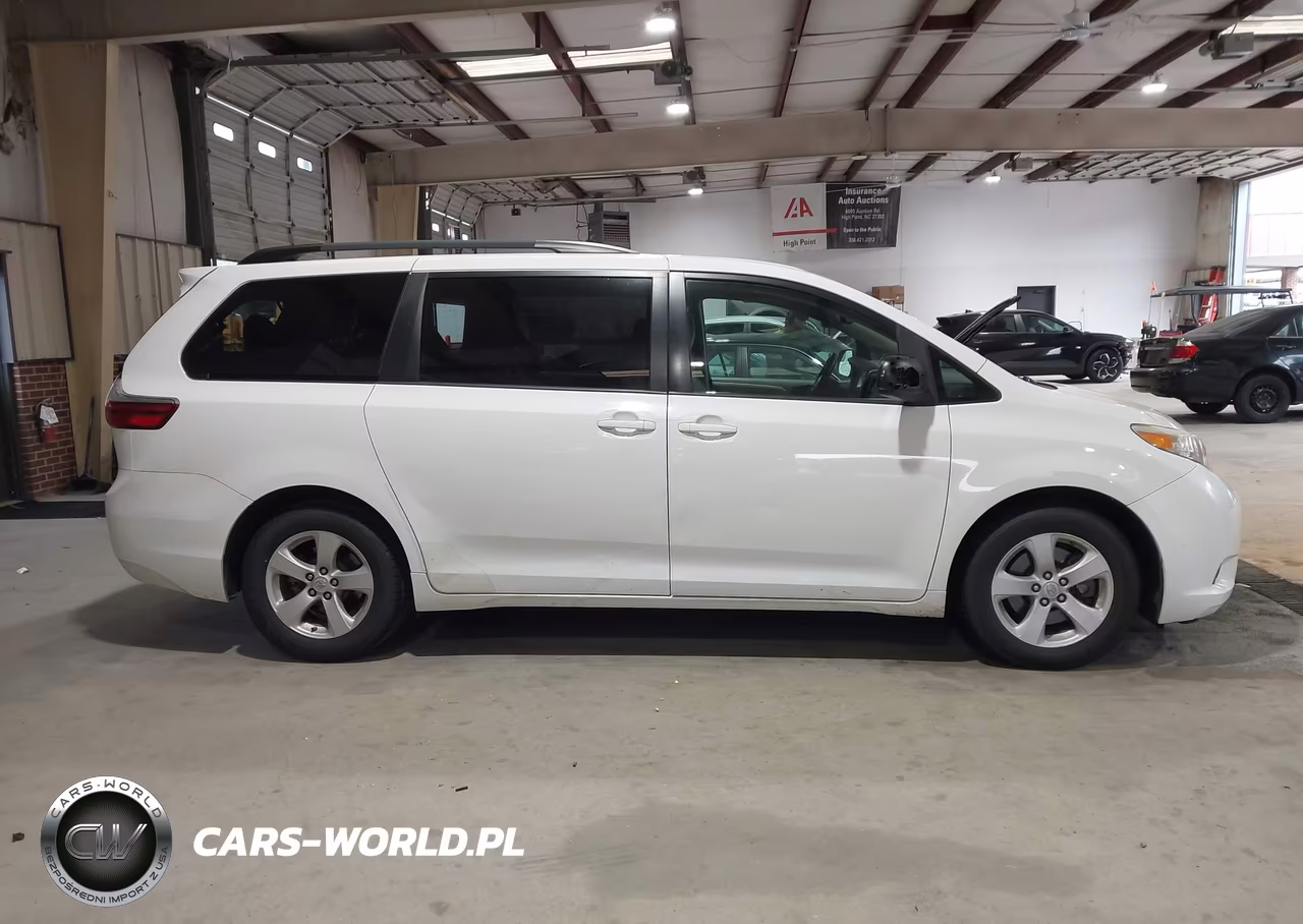 2017 Toyota Sienna Le 8 Passenger VIN:5TDKZ3DC0HS778313 - 13