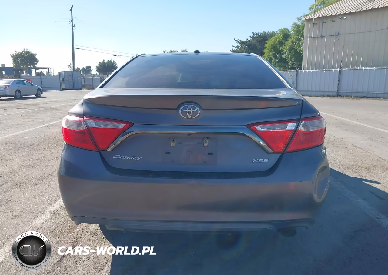 2015 Toyota Camry Xse VIN:4T1BF1FK2FU963758 - 16