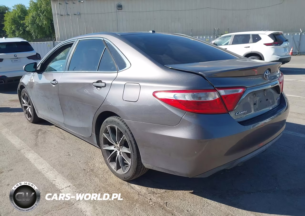 2015 Toyota Camry Xse VIN:4T1BF1FK2FU963758 - 3