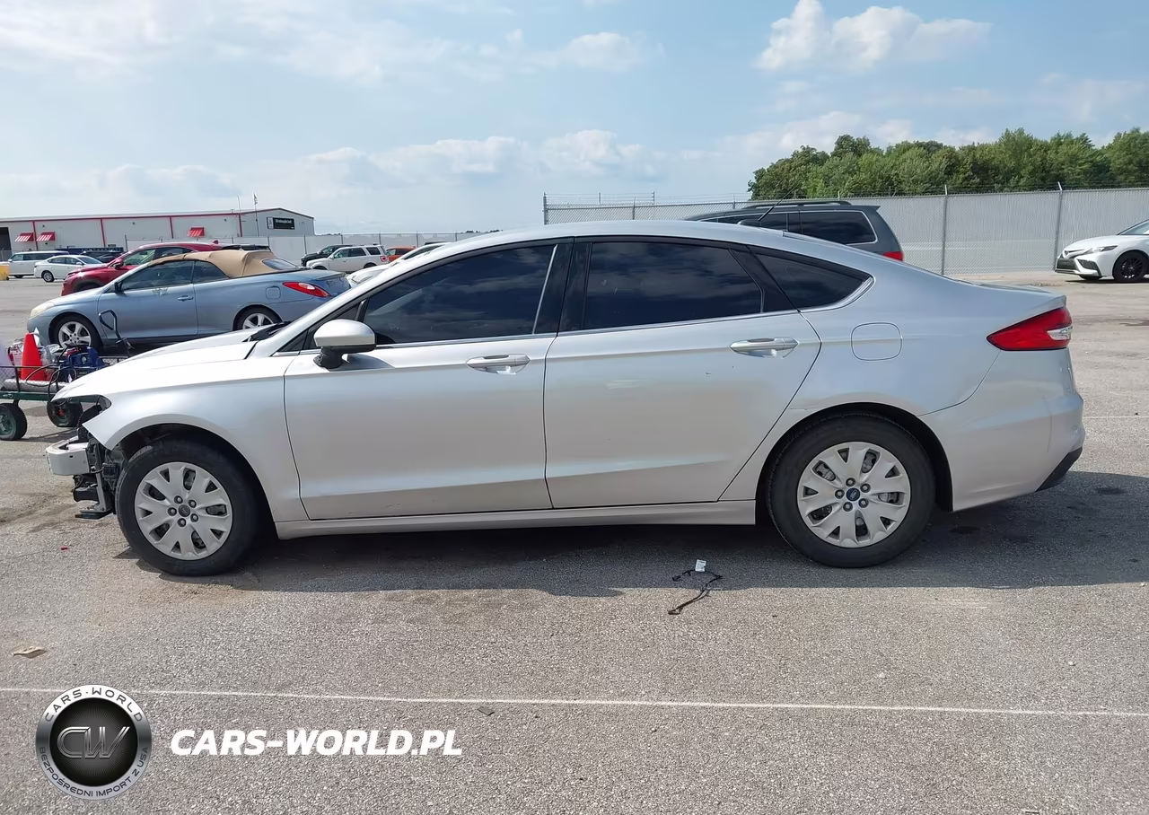 2019 Ford Fusion S VIN:3FA6P0G74KR130428 - 15