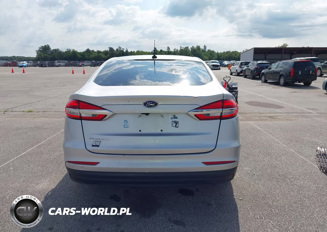 2019 Ford Fusion S VIN:3FA6P0G74KR130428 - 17