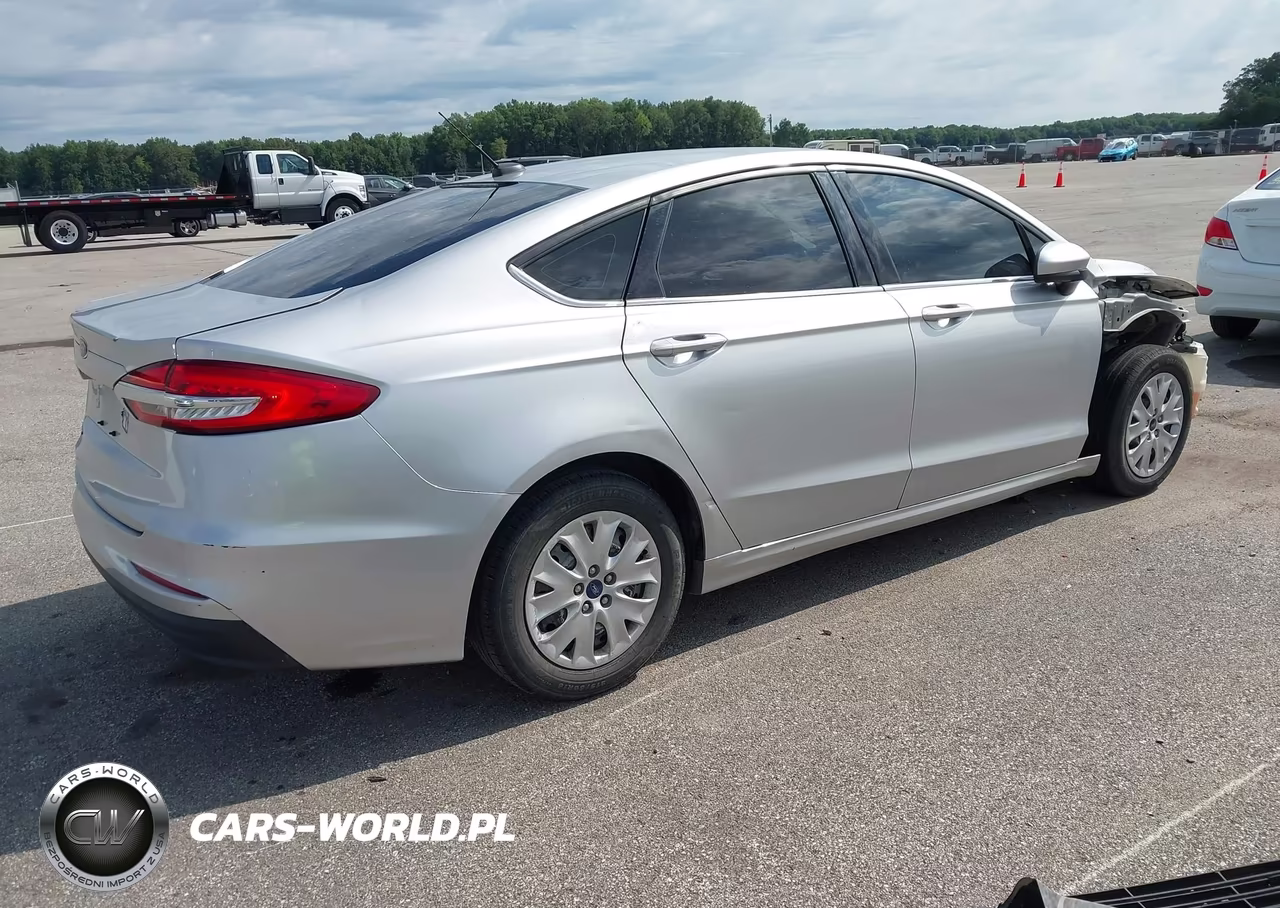 2019 Ford Fusion S VIN:3FA6P0G74KR130428 - 4