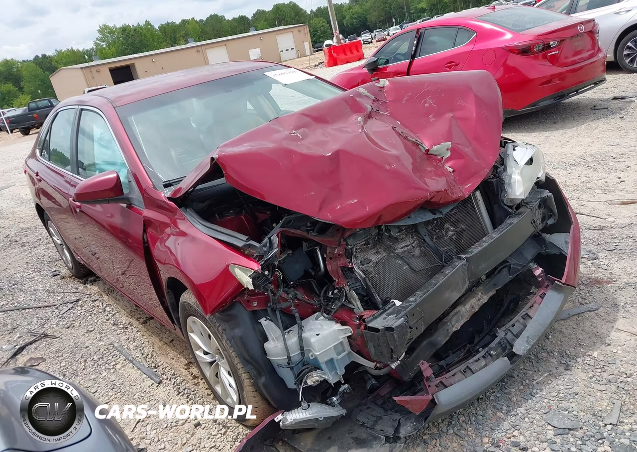 2015 Toyota Camry Le – zdjęcie 1 z 17
