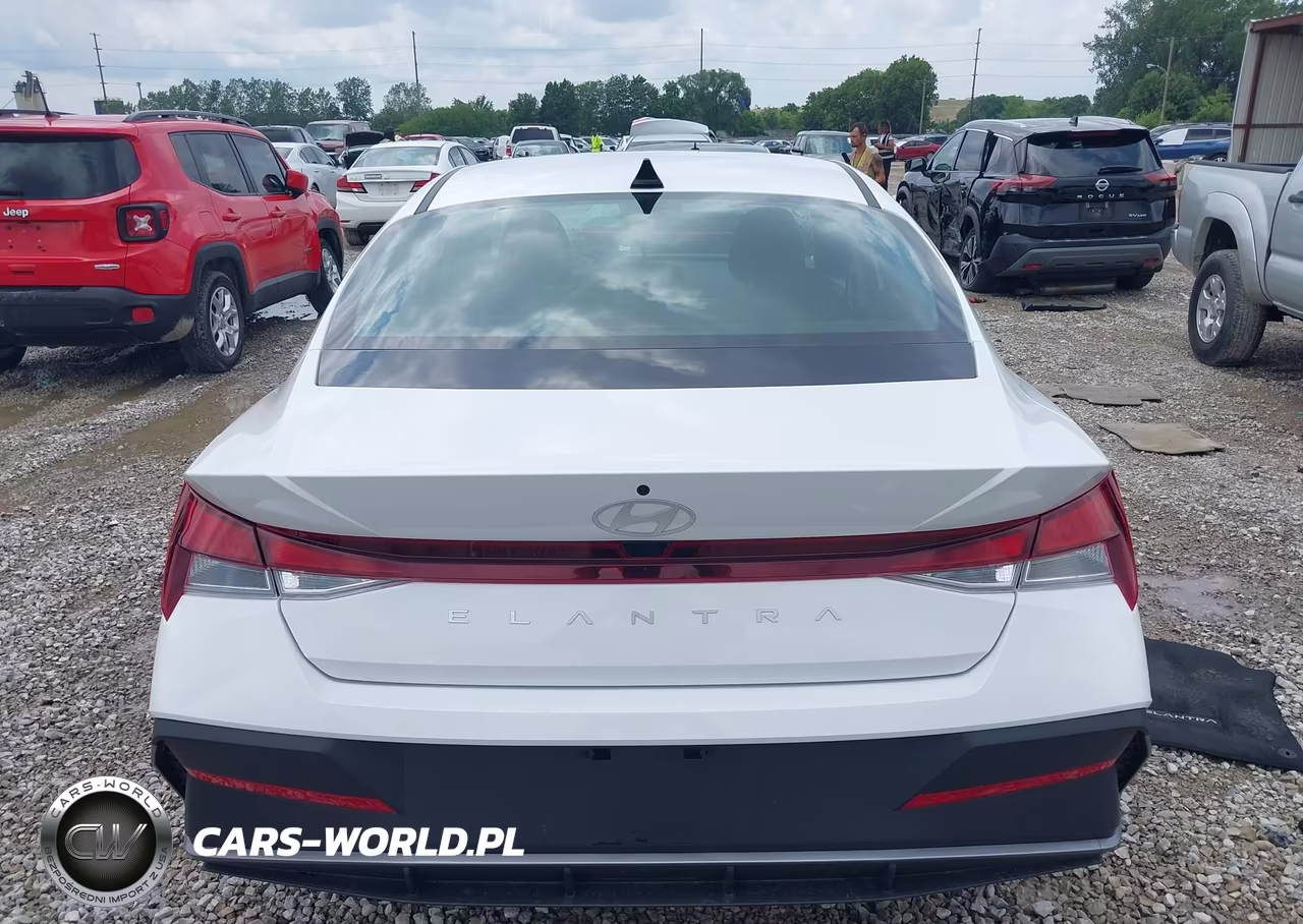 2026 Hyundai Elantra Se VIN:KMHLL4DG1TU207203 - 17
