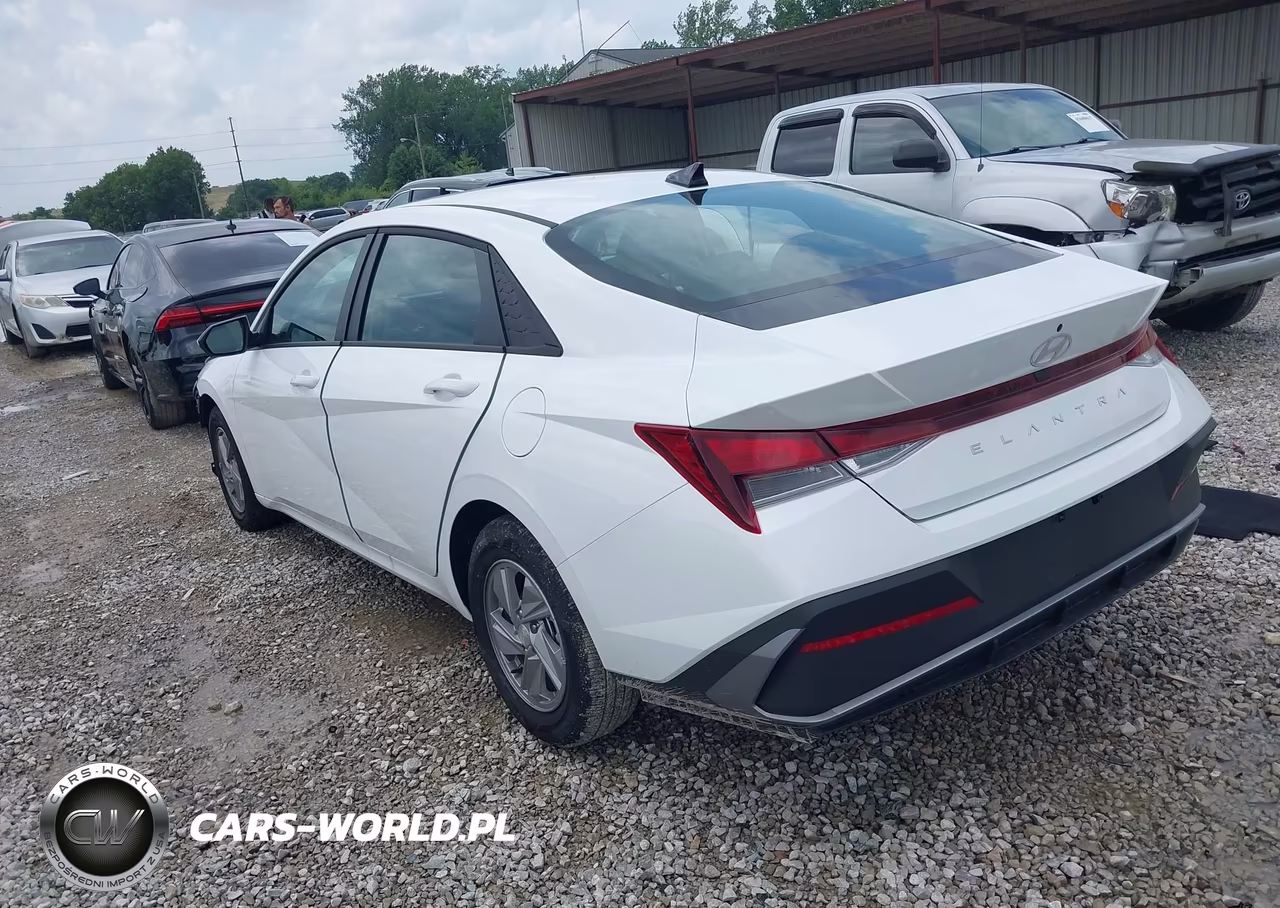 2026 Hyundai Elantra Se VIN:KMHLL4DG1TU207203 - 3