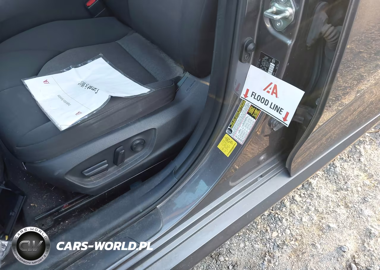 2020 Toyota Camry Le Hybrid VIN:4T1C31AK0LU530116 - 15