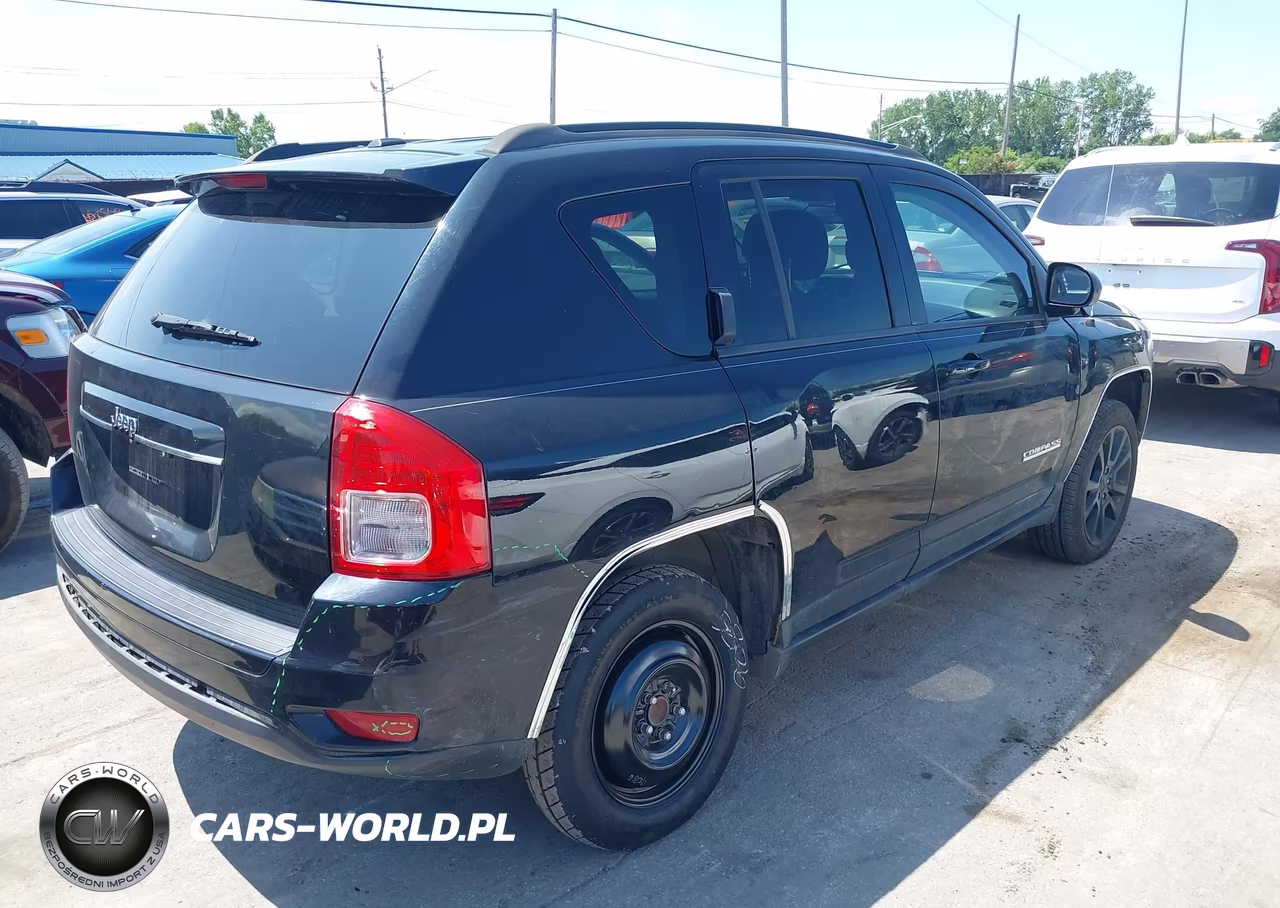 2012 Jeep Compass Latitude VIN:1C4NJCEA0CD692344 - 4