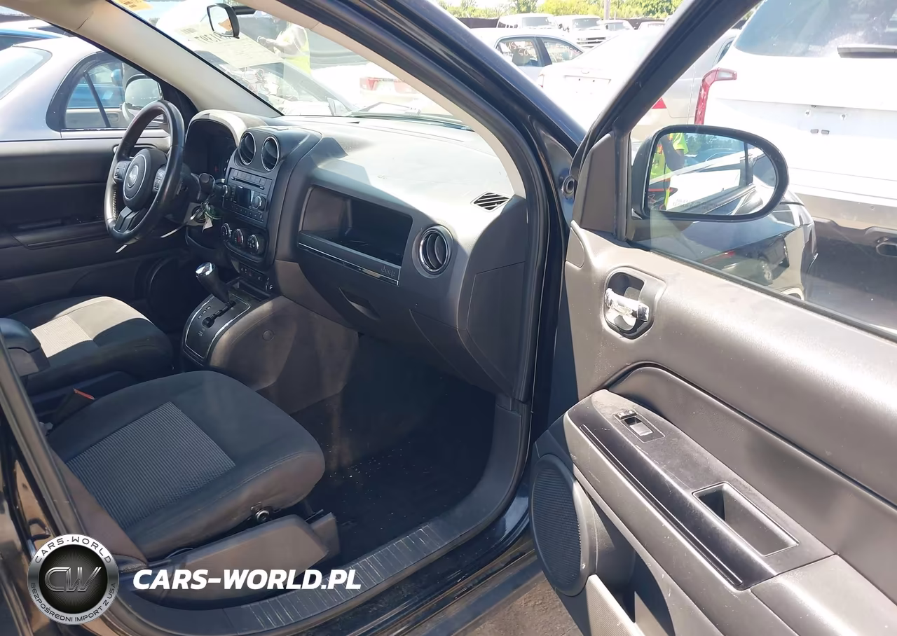 2012 Jeep Compass Latitude VIN:1C4NJCEA0CD692344 - 5
