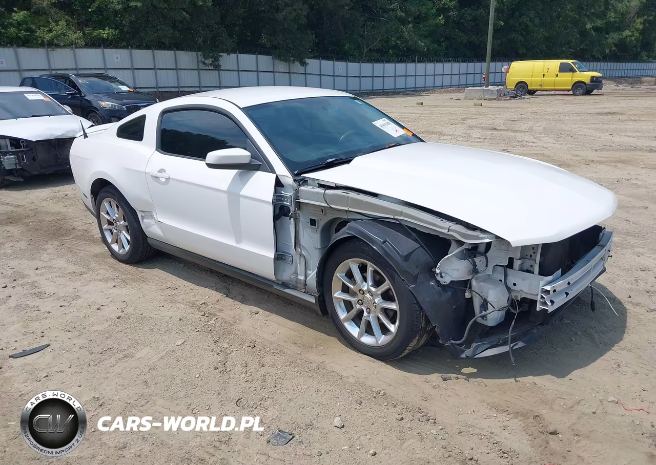 2010 Ford Mustang V6-V6 Premium