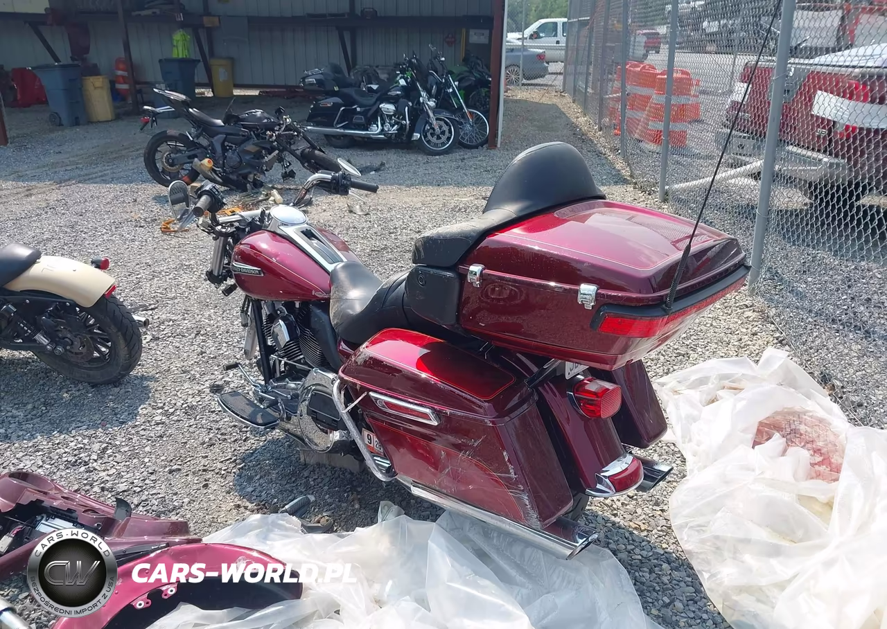2016 Harley-Davidson Flhtcu Ultra Classic Electra Gld VIN:1HD1FCM12GB691410 - 3