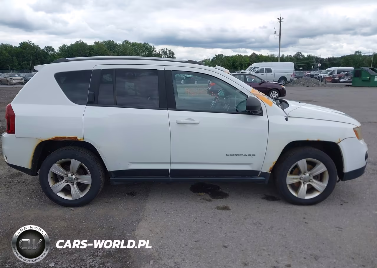 2014 Jeep Compass Latitude VIN:1C4NJDEB6ED847111 - 13