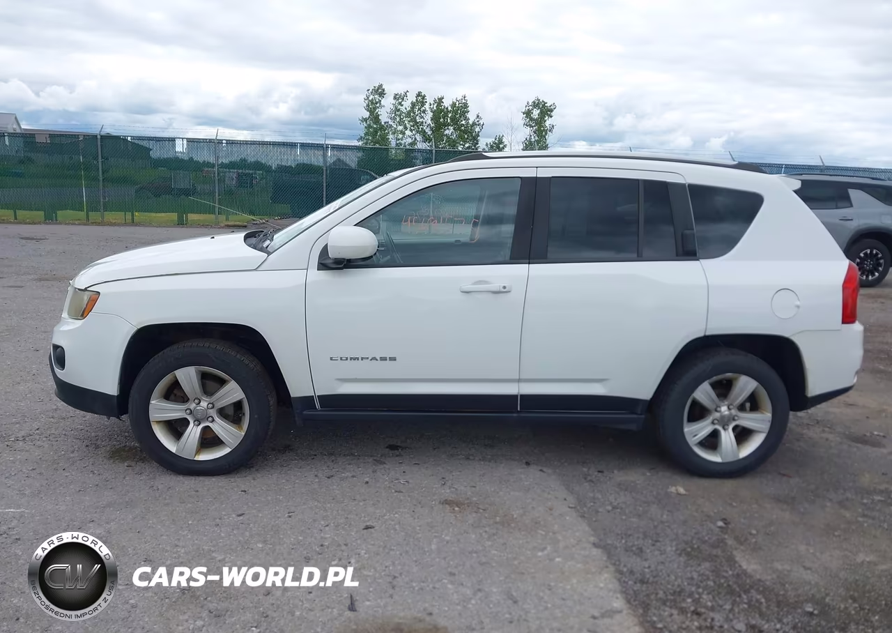 2014 Jeep Compass Latitude VIN:1C4NJDEB6ED847111 - 14