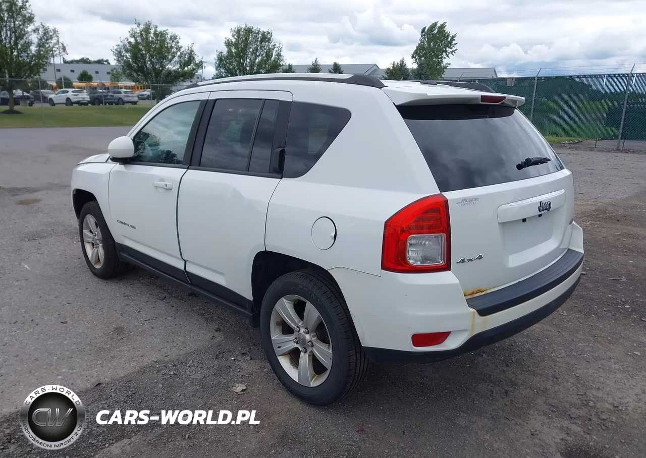 2014 Jeep Compass Latitude VIN:1C4NJDEB6ED847111 - 3