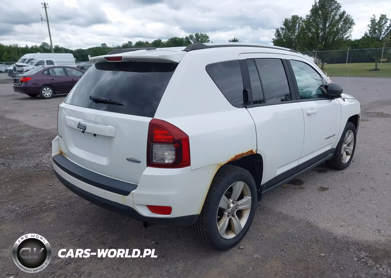 2014 Jeep Compass Latitude VIN:1C4NJDEB6ED847111 - 4