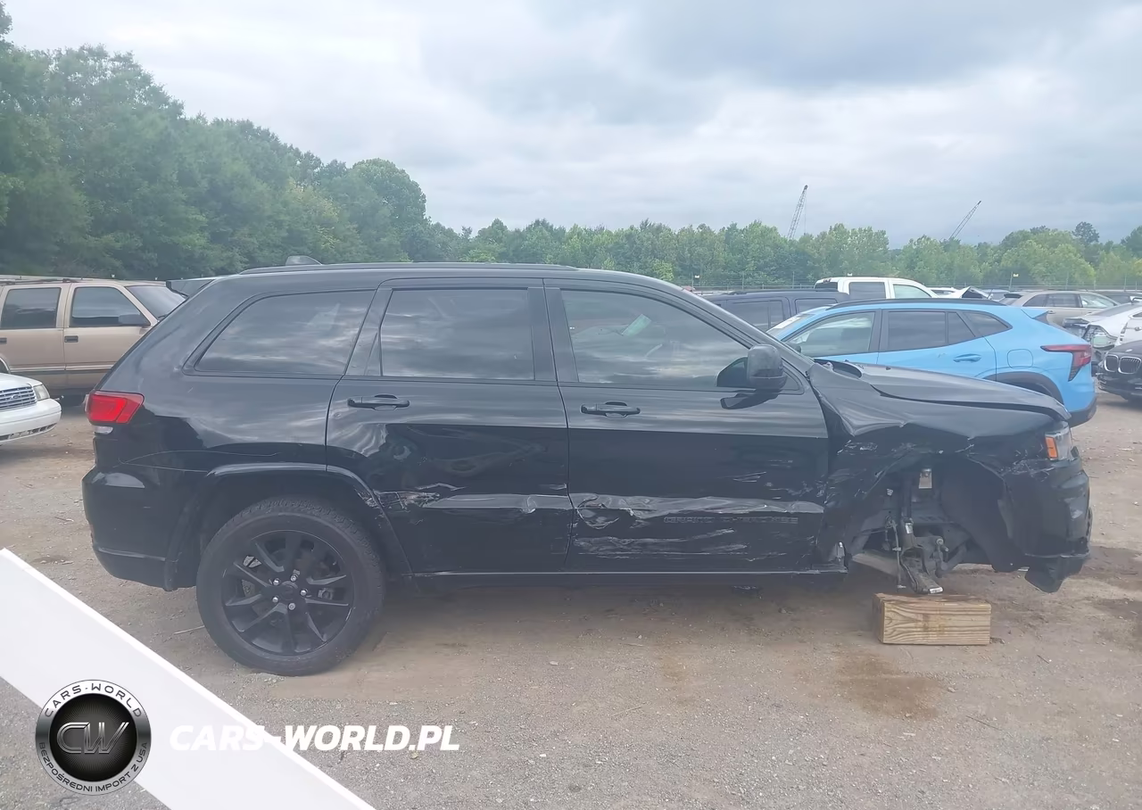 2018 Jeep Grand Cherokee Altitude 4X4 VIN:1C4RJFAG1JC264704 - 13