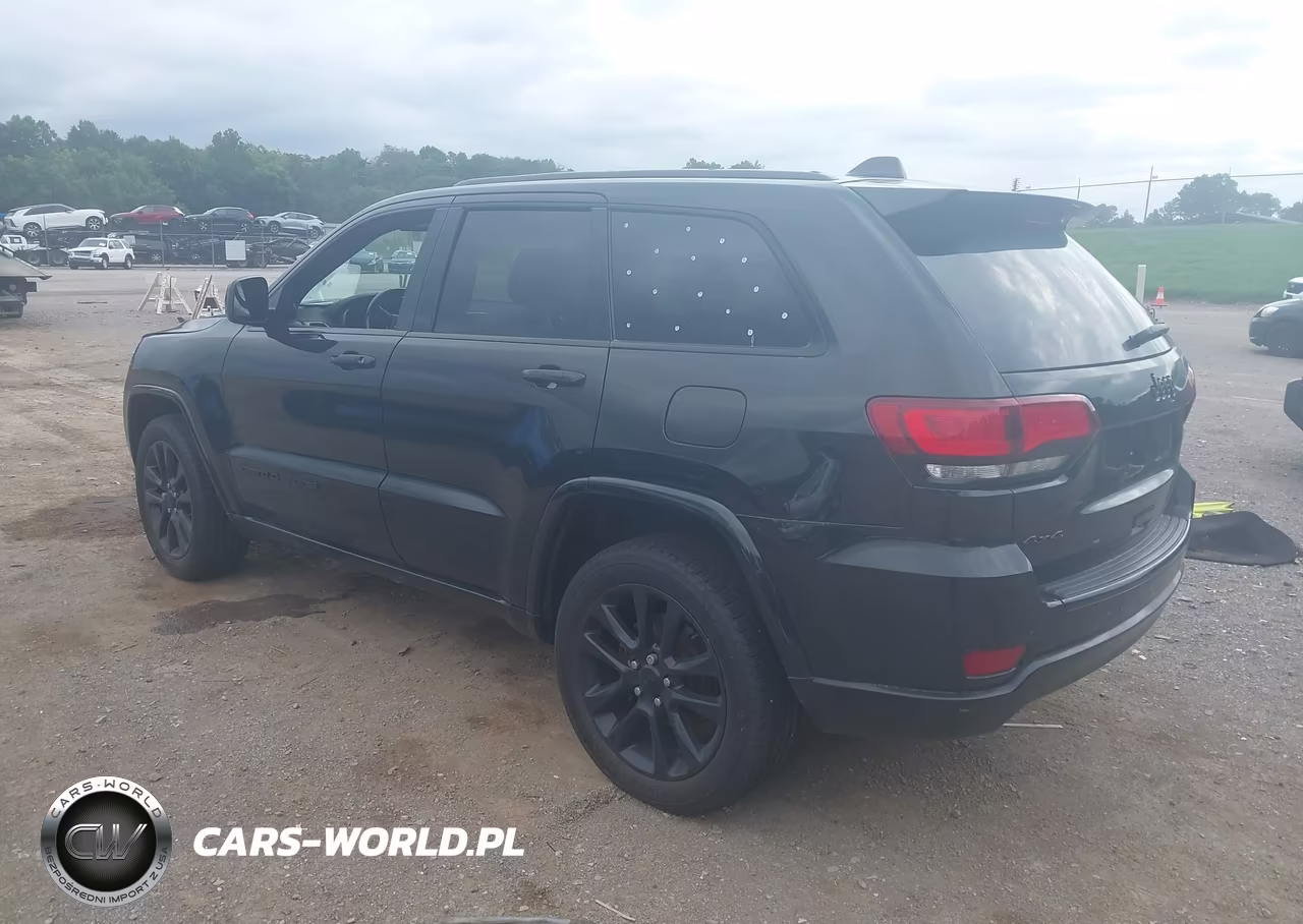 2018 Jeep Grand Cherokee Altitude 4X4 VIN:1C4RJFAG1JC264704 - 3
