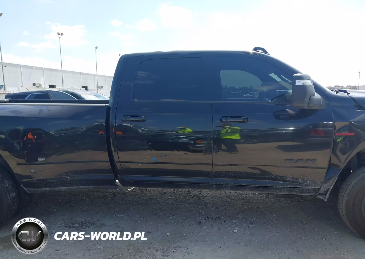 2023 Ram 3500 VIN:3C63RRHL5PG512808 - 14
