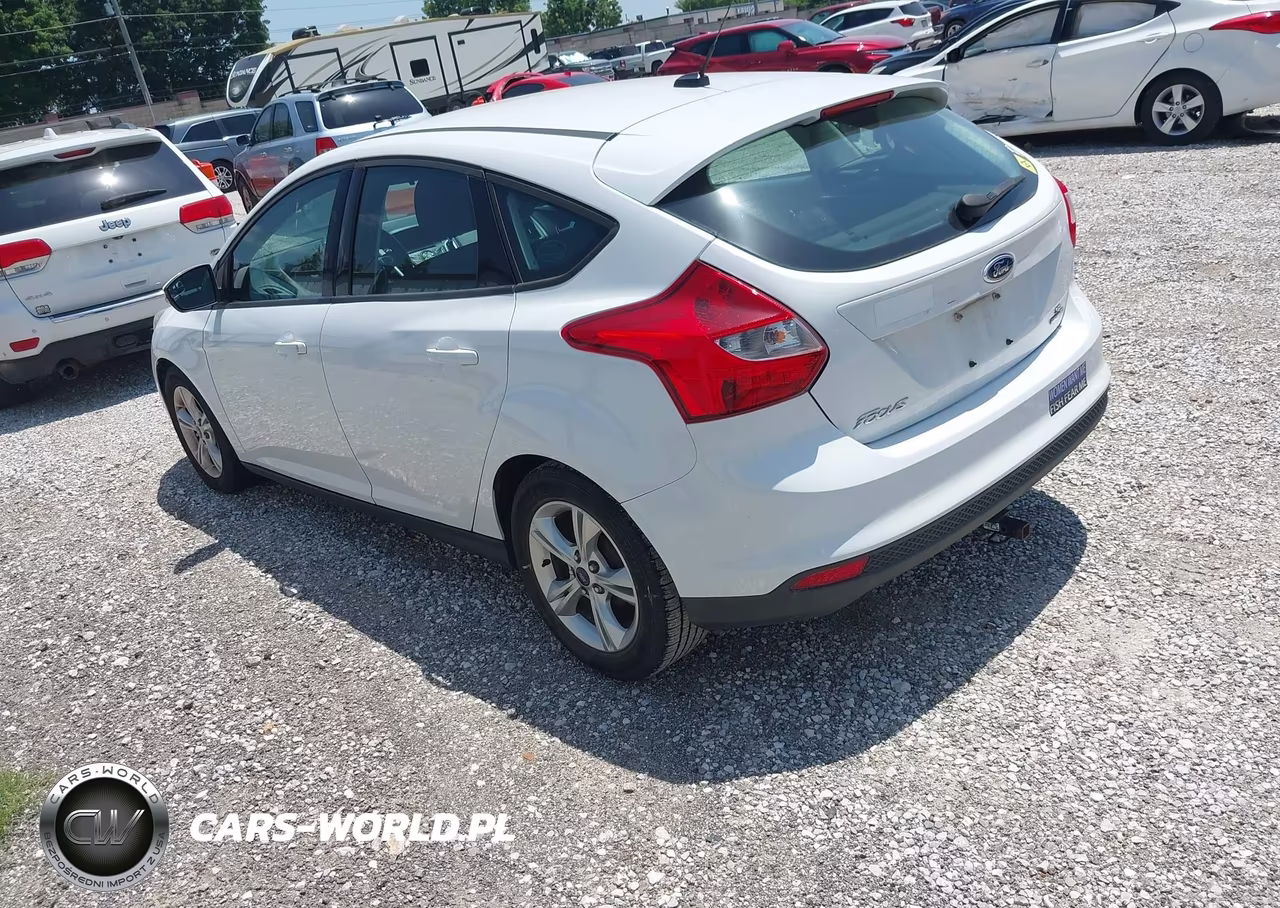 2014 Ford Focus Se VIN:1FADP3K23EL390665 - 3