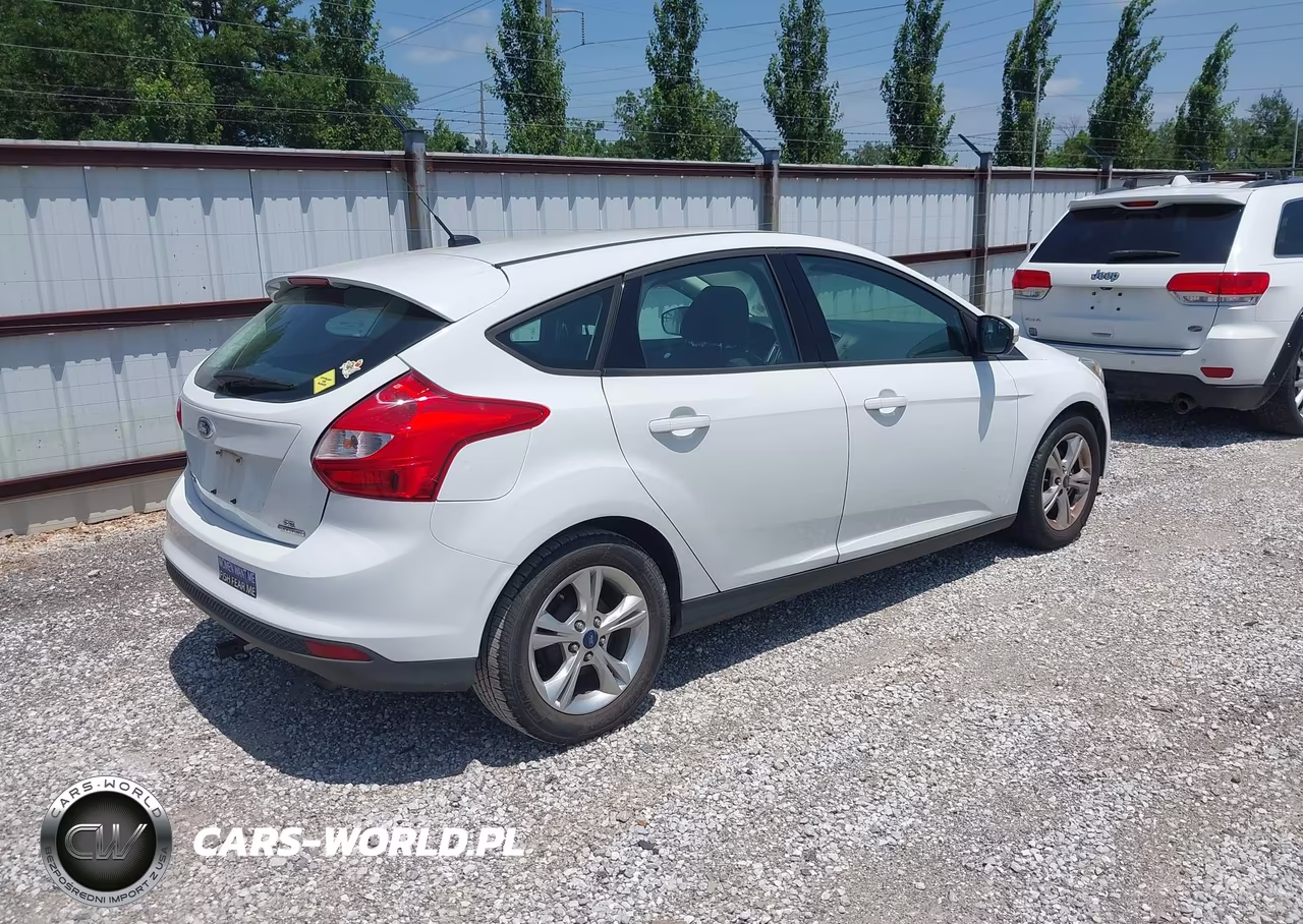 2014 Ford Focus Se VIN:1FADP3K23EL390665 - 4