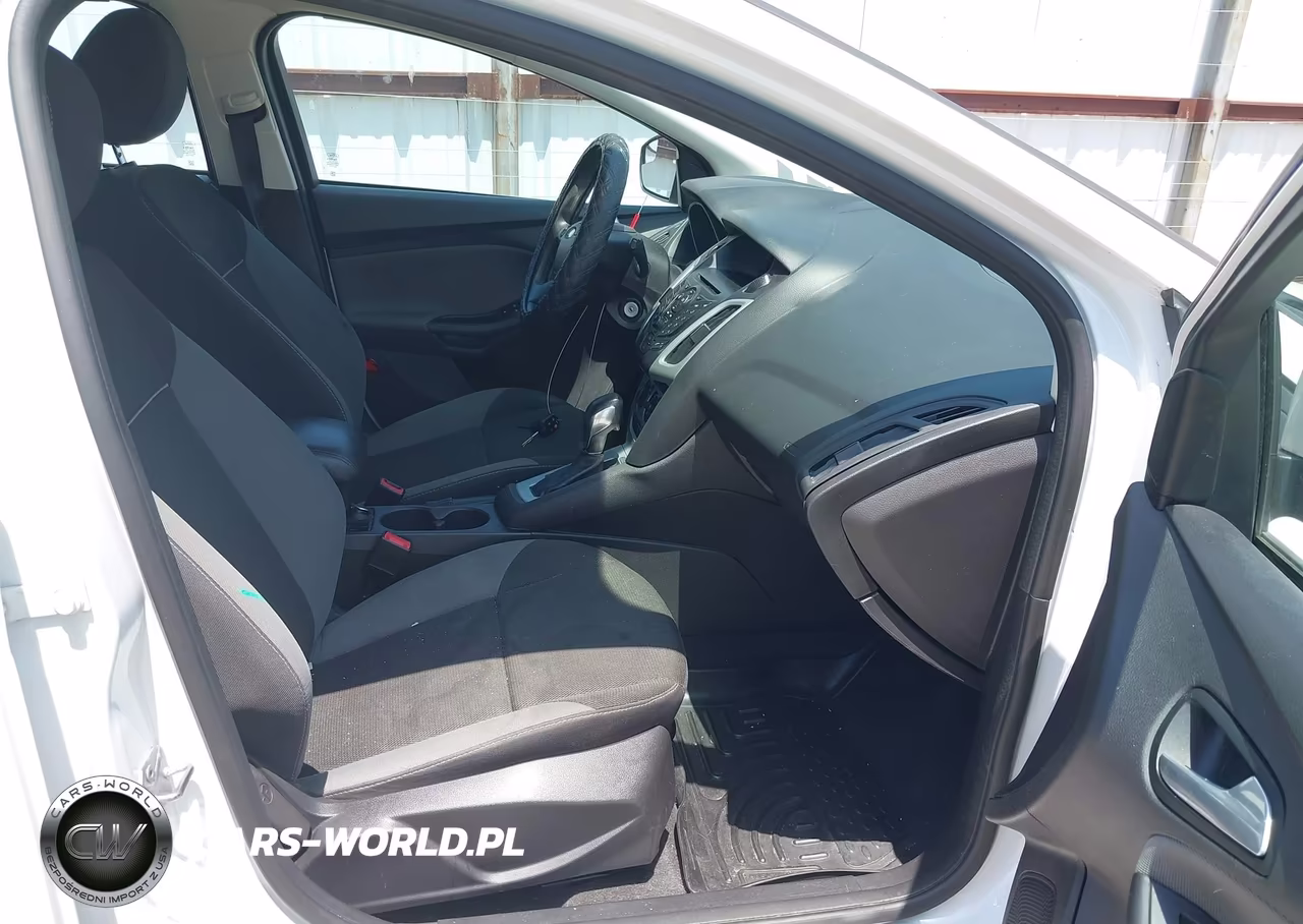 2014 Ford Focus Se VIN:1FADP3K23EL390665 - 5