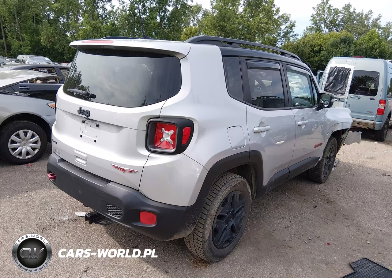 2018 Jeep Renegade Trailhawk 4X4 VIN:ZACCJBCB2JPG72592 - 4