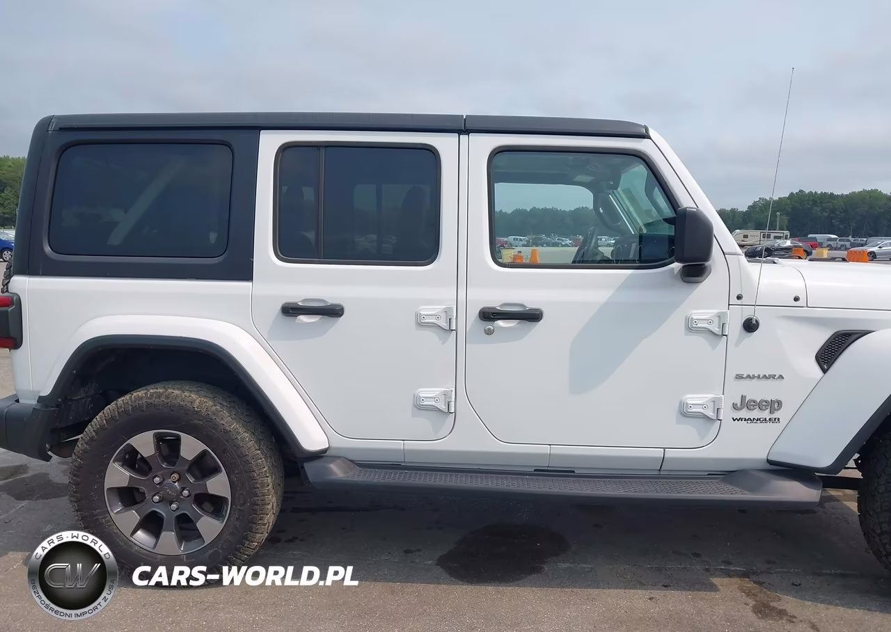 2018 Jeep Wrangler Unlimited Sahara VIN:1C4HJXEG4JW114354 - 14
