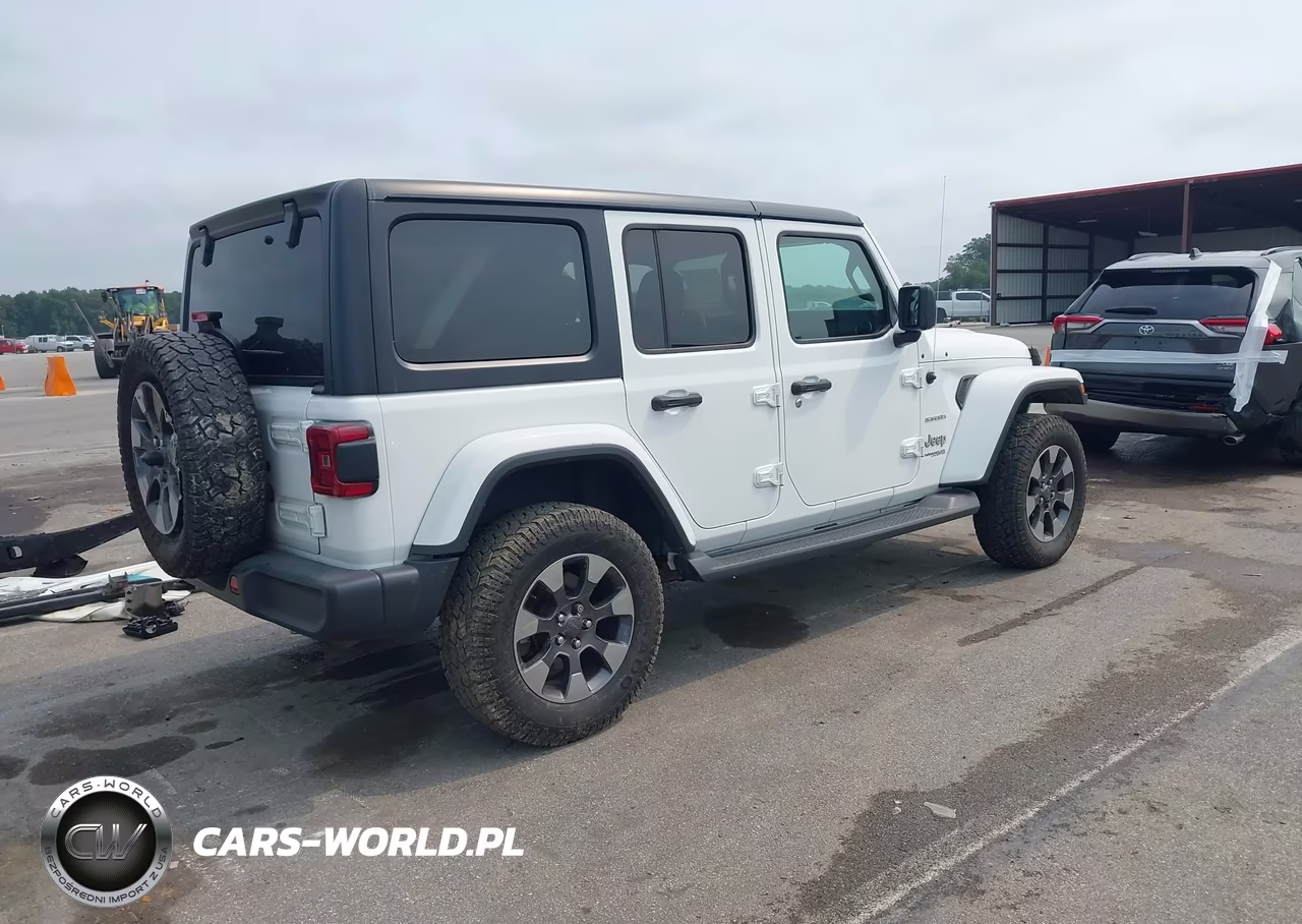 2018 Jeep Wrangler Unlimited Sahara VIN:1C4HJXEG4JW114354 - 4