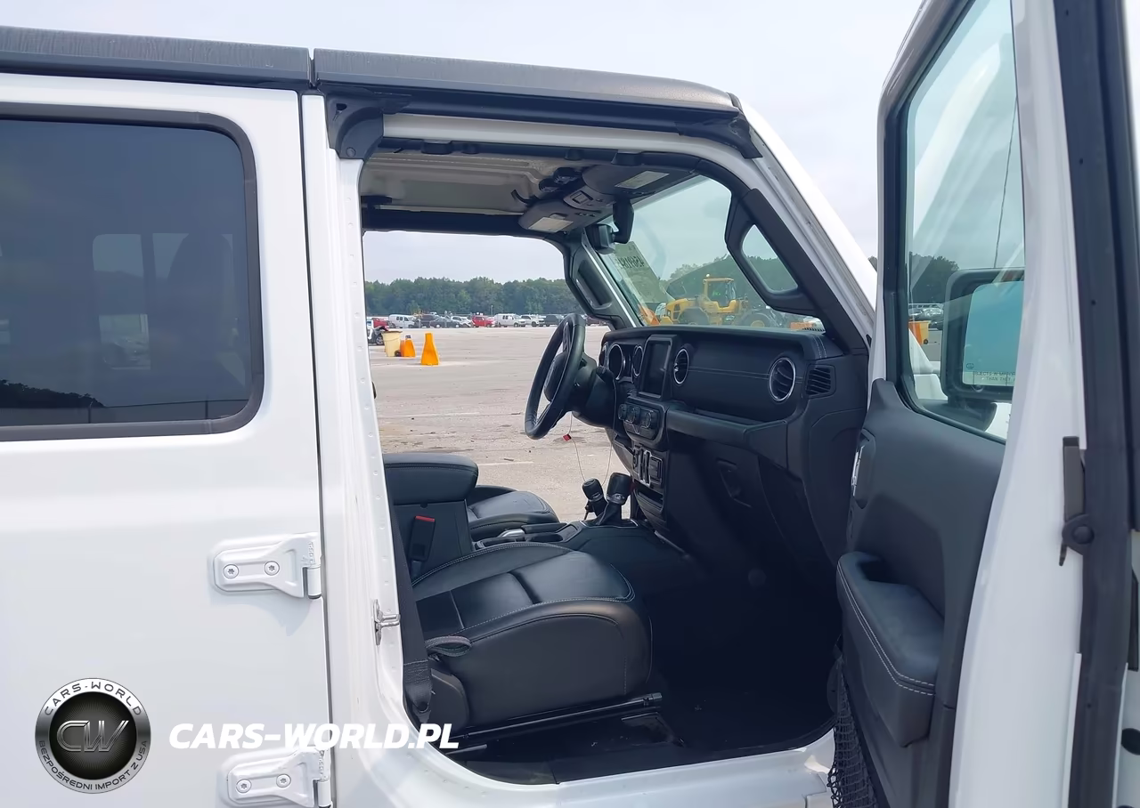2018 Jeep Wrangler Unlimited Sahara VIN:1C4HJXEG4JW114354 - 5