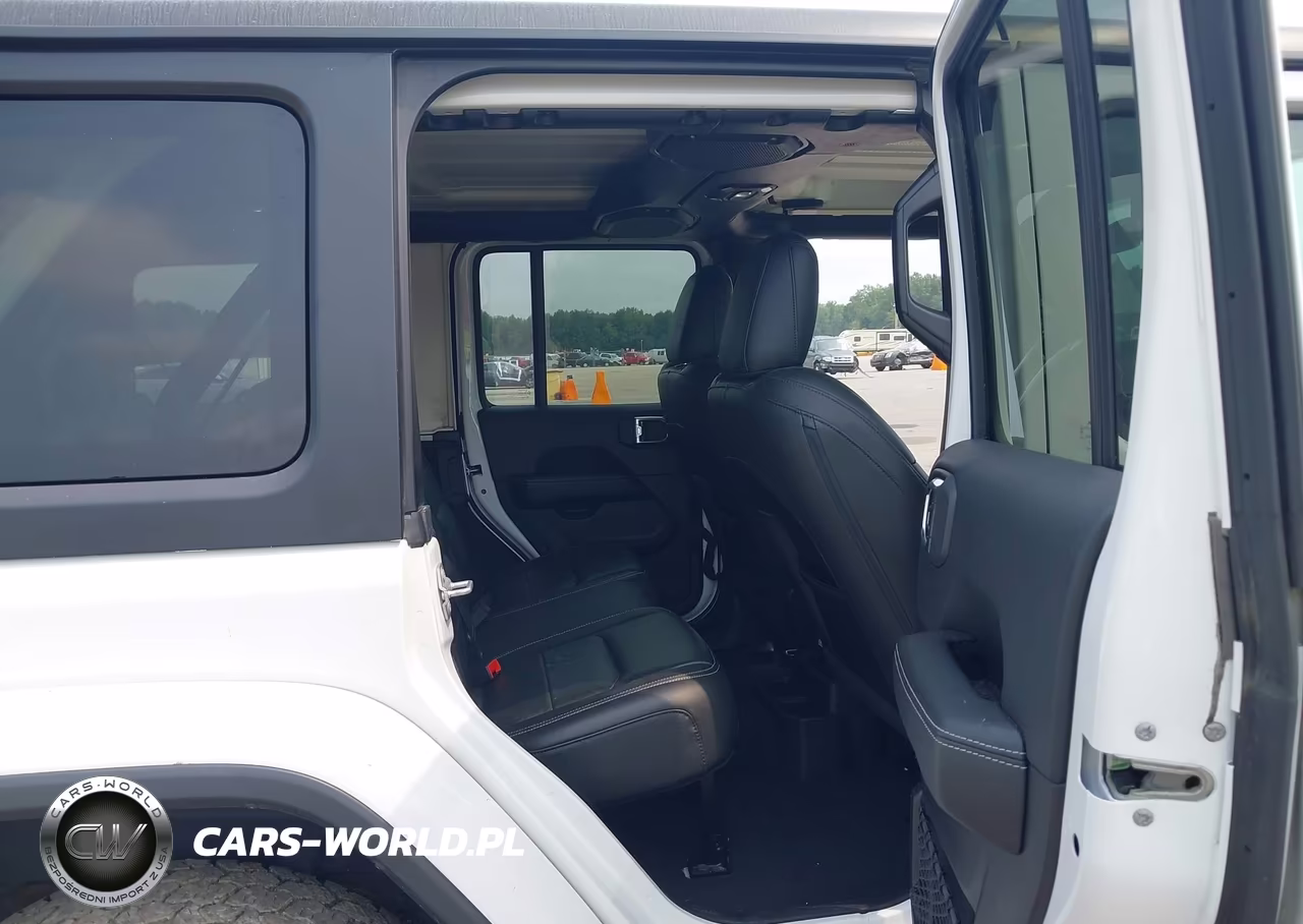 2018 Jeep Wrangler Unlimited Sahara VIN:1C4HJXEG4JW114354 - 8