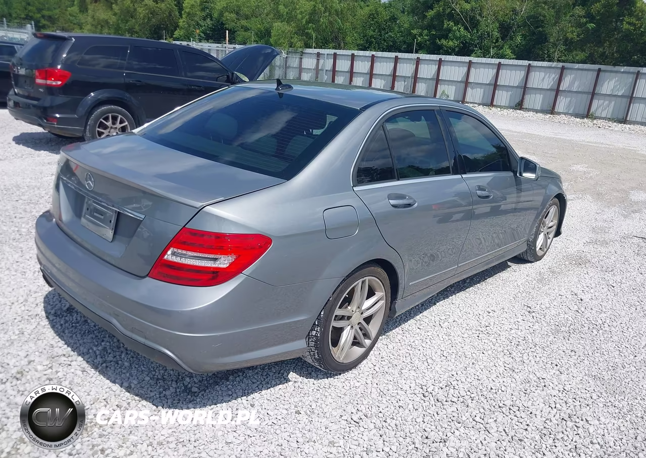 2013 Mercedes-Benz C 250 Sport VIN:WDDGF4HBXDR294105 - 4