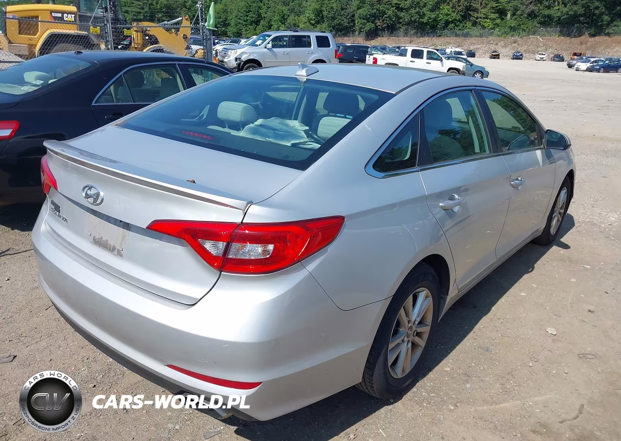 2015 Hyundai Sonata Se VIN:5NPE24AF9FH015781 - 4