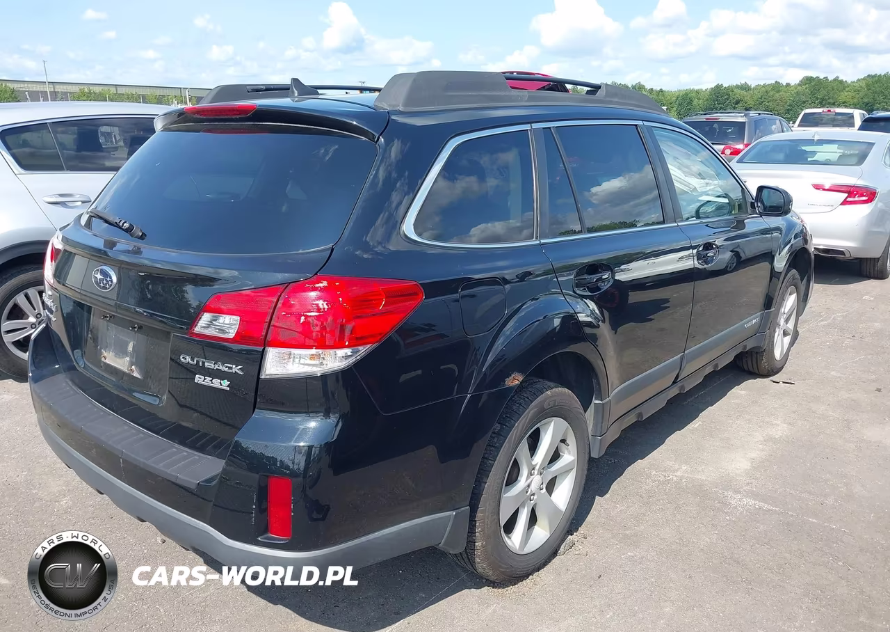 2014 Subaru Outback 2.5I Premium VIN:4S4BRBCC3E3325663 - 4