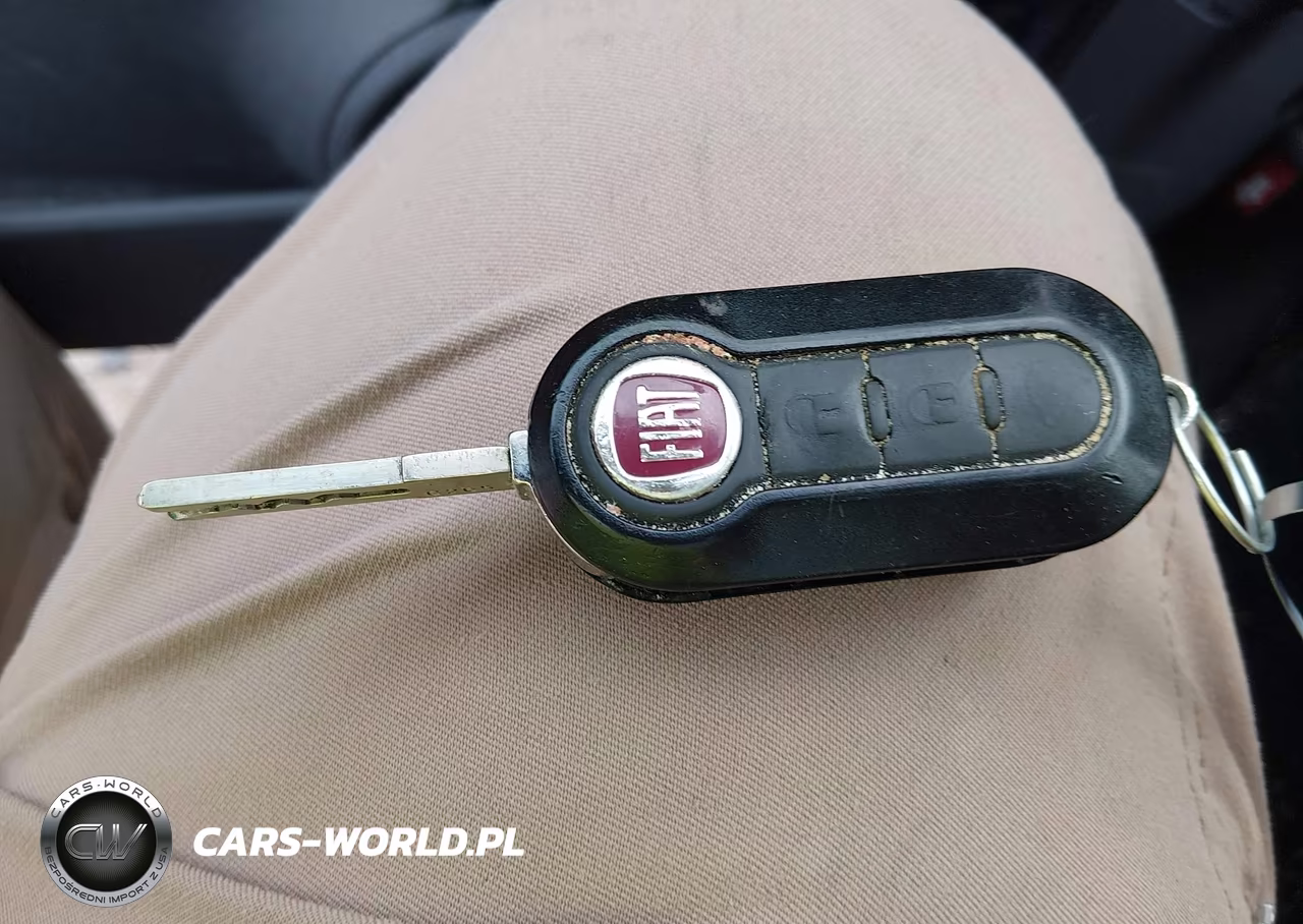 2012 Fiat 500 Lounge VIN:3C3CFFCR8CT139894 - 11