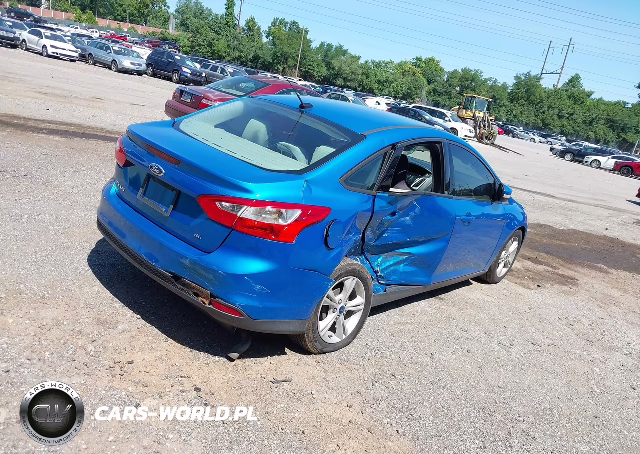 2014 Ford Focus Se VIN:1FADP3F23EL395682 - 4