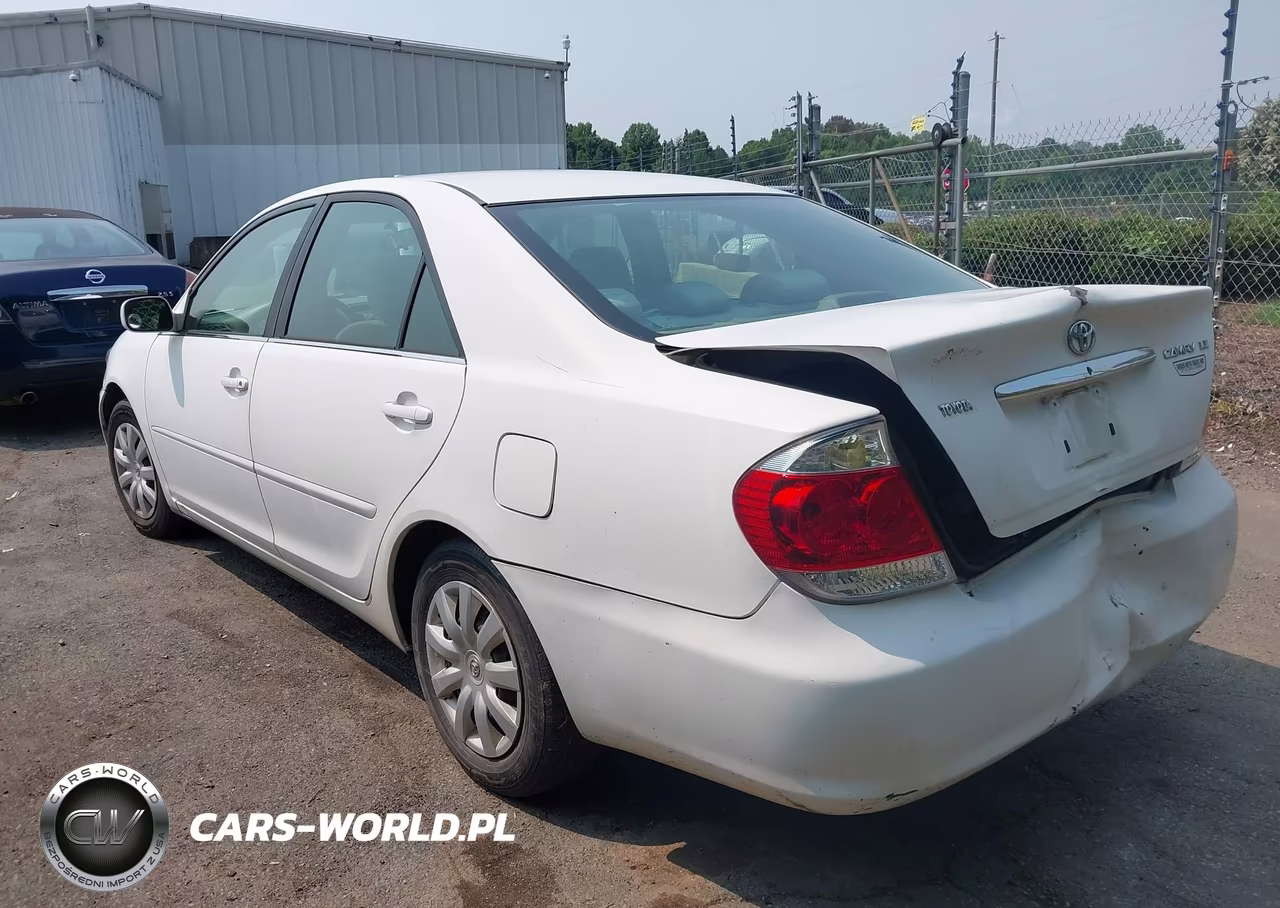 2005 Toyota Camry Le VIN:4T1BE30K25U428757 - 3