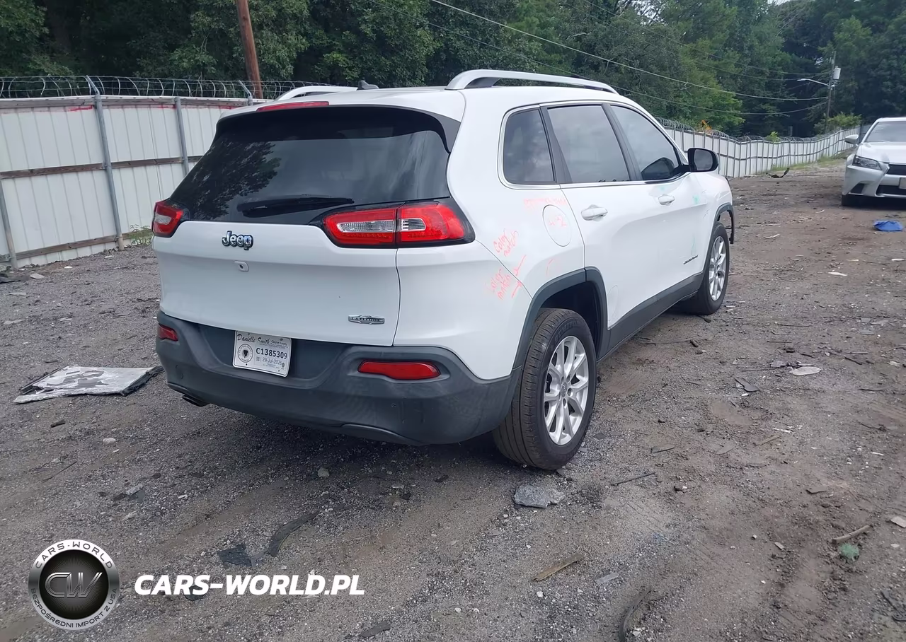 2015 Jeep Cherokee Latitude VIN:1C4PJLCB5FW770999 - 4
