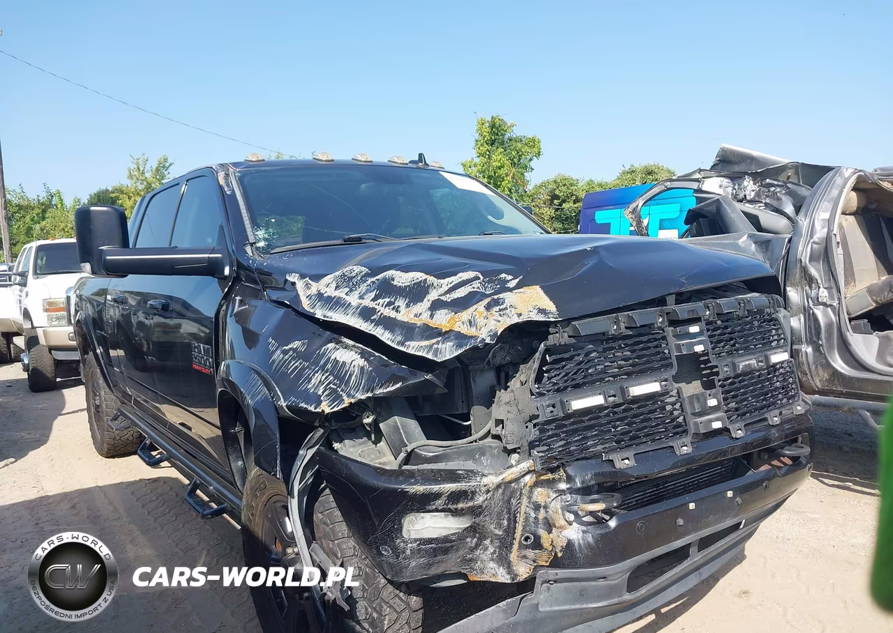 2016 Ram 2500 Laramie VIN:3C6UR5NL7GG211216 - 13