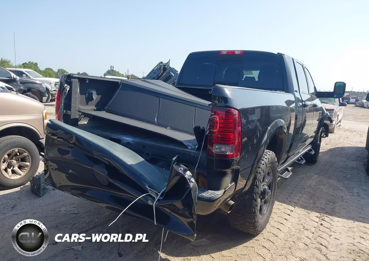 2016 Ram 2500 Laramie VIN:3C6UR5NL7GG211216 - 4