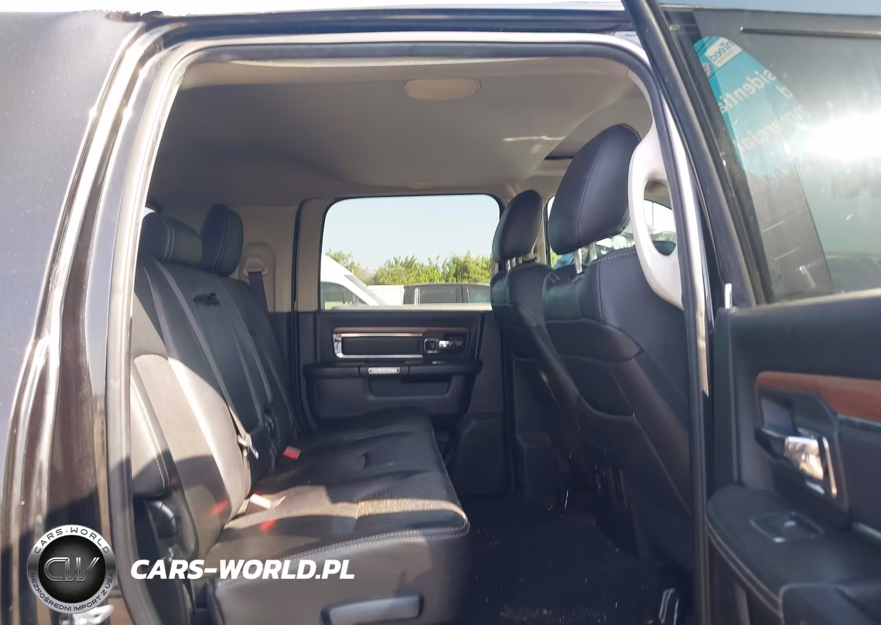 2016 Ram 2500 Laramie VIN:3C6UR5NL7GG211216 - 8