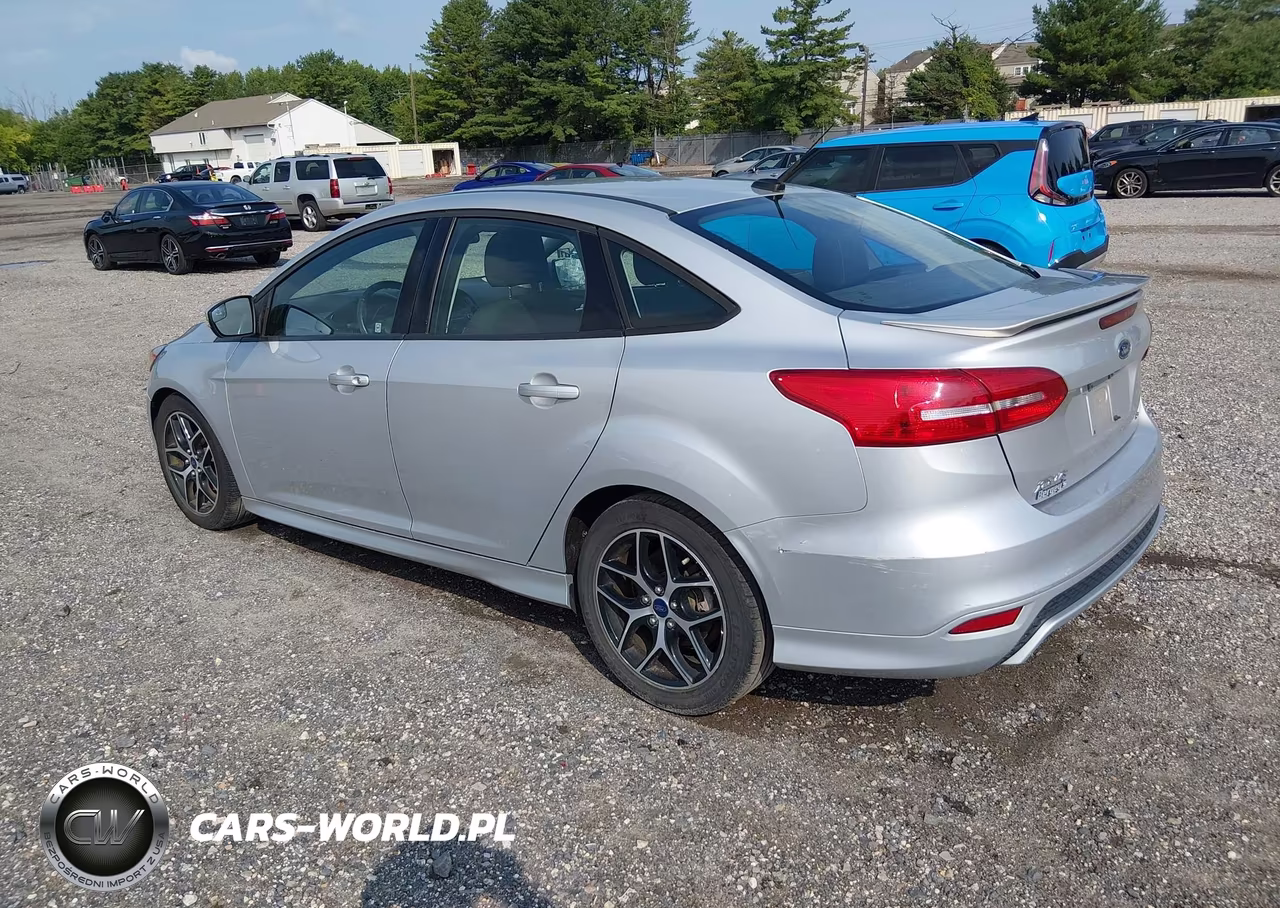 2015 Ford Focus Se VIN:1FADP3F28FL344731 - 3