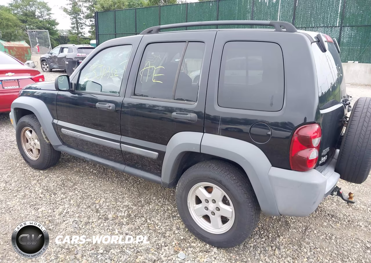 2005 Jeep Liberty Sport VIN:1J4GK48K75W690723 - 3