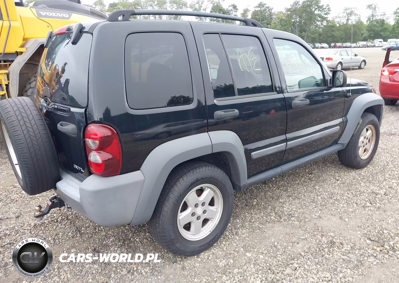 2005 Jeep Liberty Sport VIN:1J4GK48K75W690723 - 4
