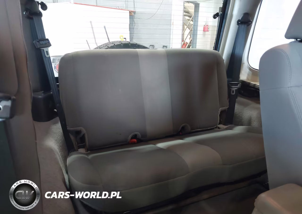 2004 Jeep Wrangler Sahara VIN:1J4FA59S64P757582 - 8