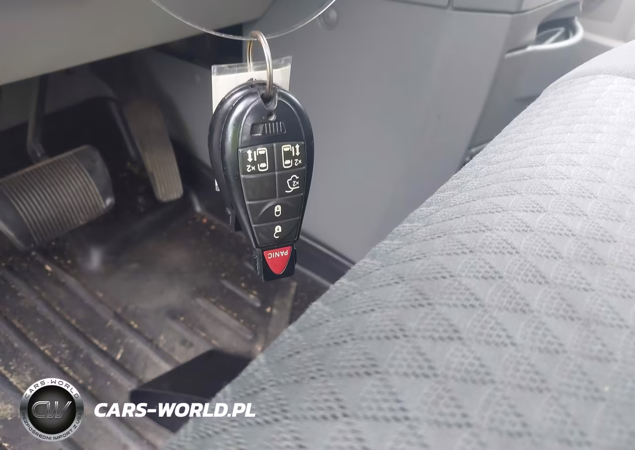2010 Chrysler Town & Country Touring VIN:2A4RR5D1XAR460460 - 11