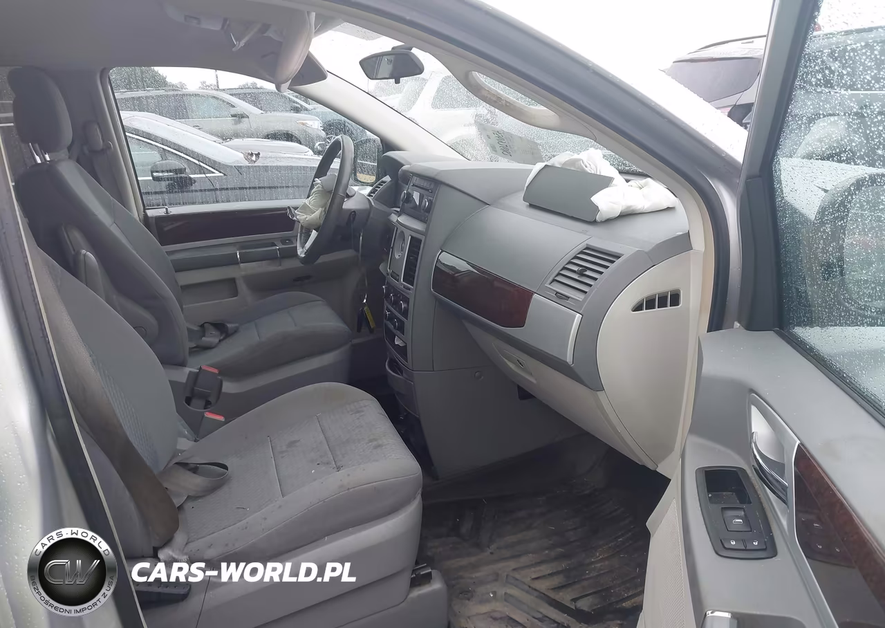 2010 Chrysler Town & Country Touring VIN:2A4RR5D1XAR460460 - 5