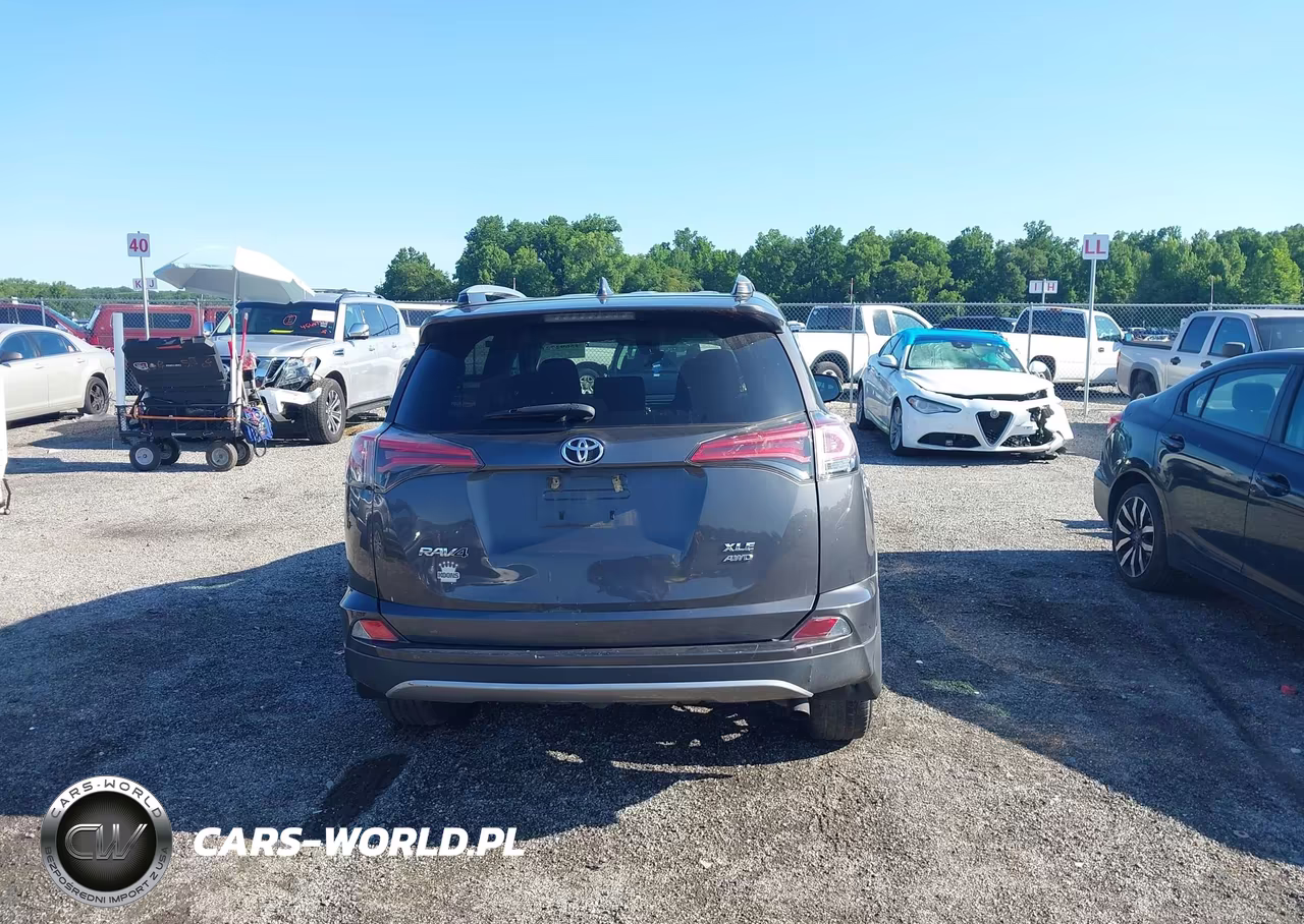 2018 Toyota Rav4 Xle VIN:2T3RFREV7JW847030 - 15